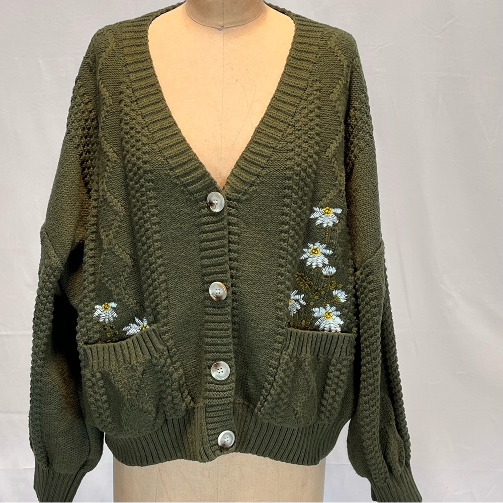 Wildflower Daisy earthy sweater cardigan cable knit button front floral‎ flowers - Picture 9 of 11